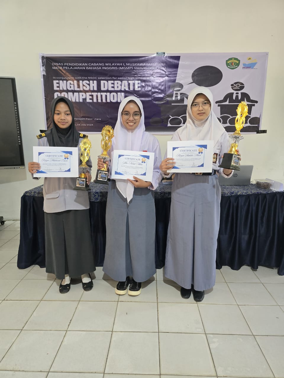Sman 3 Ppu Borong Prestasi Dalam Lomba Debat Bahasa Inggris Tingkat